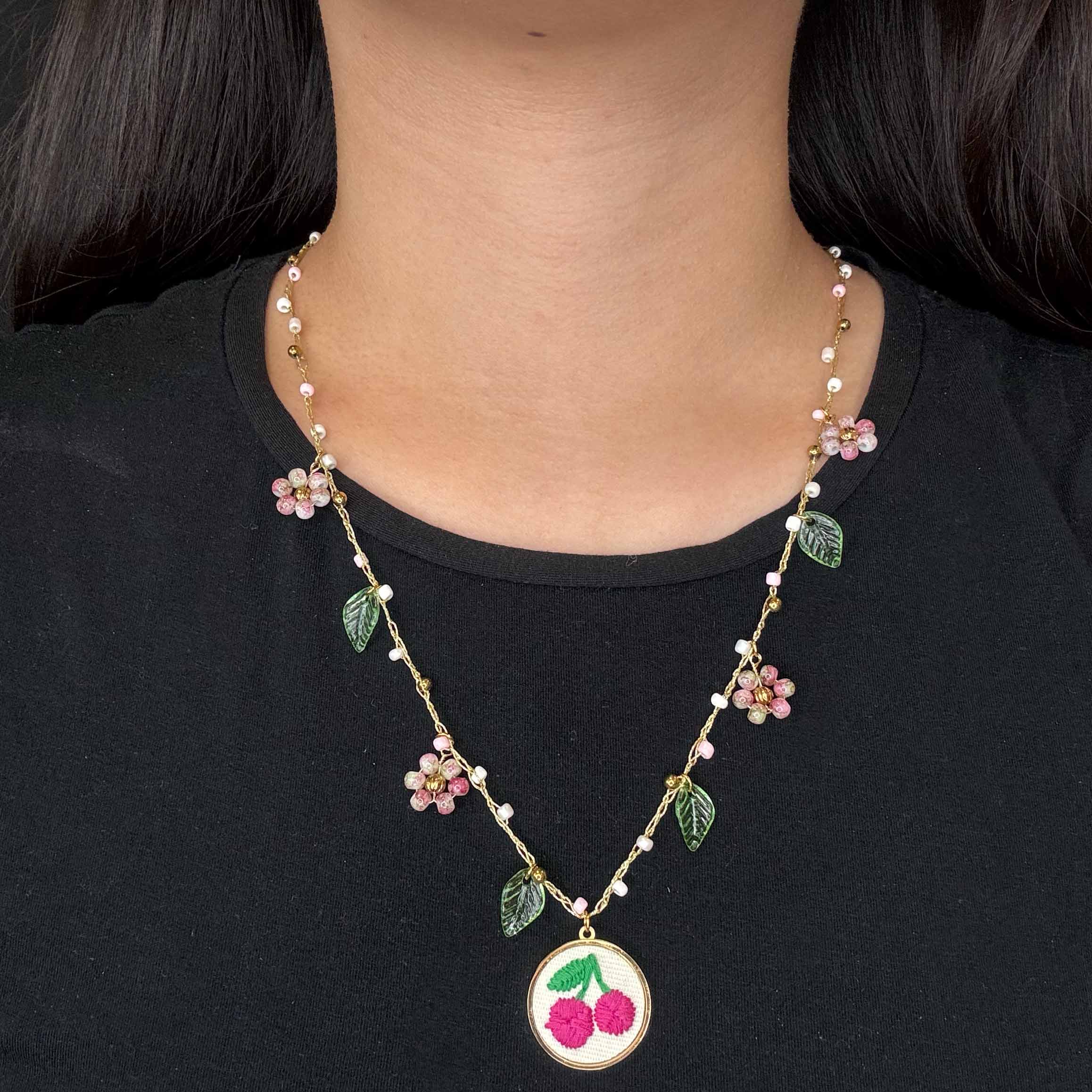 Collana con Ciondoli Fioriti