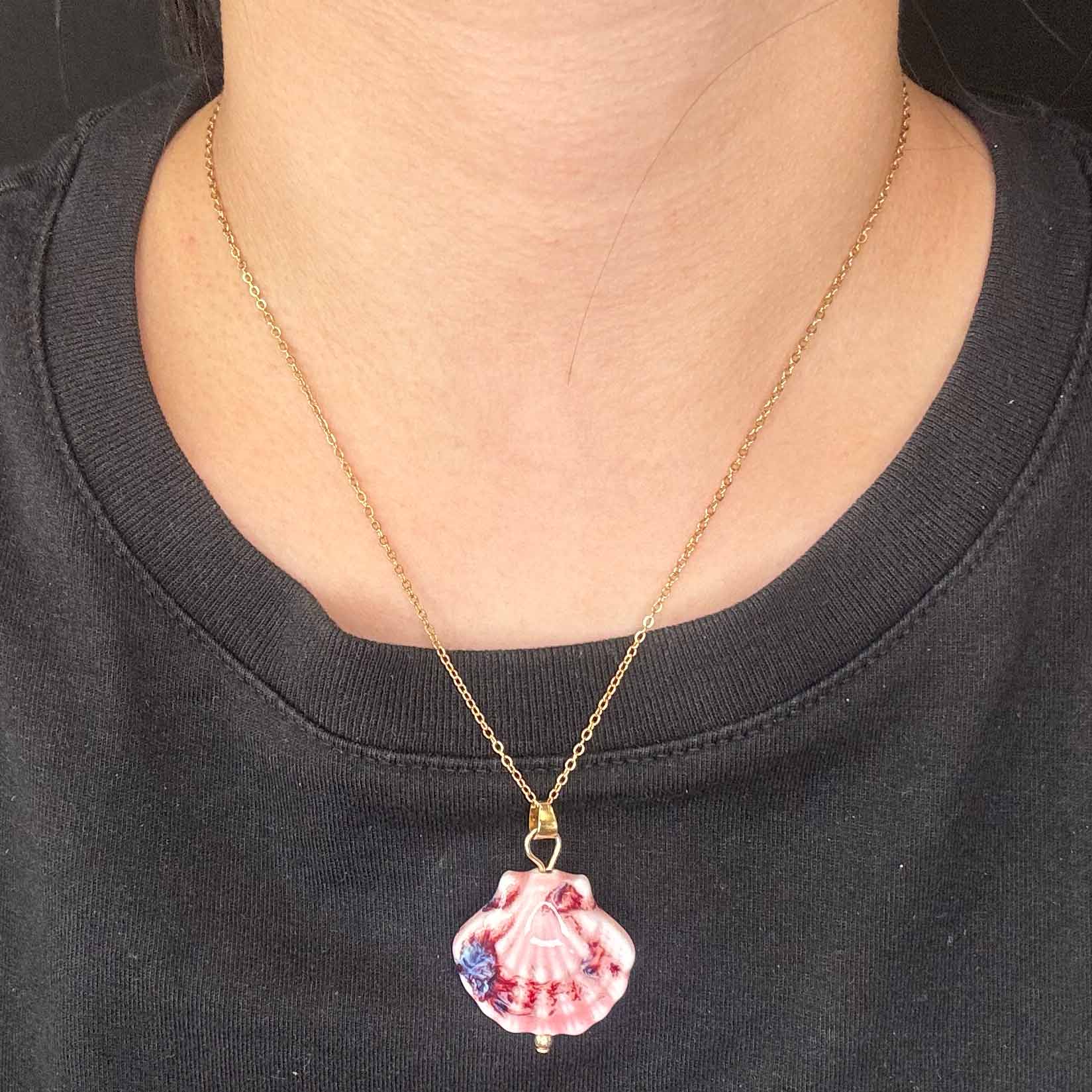 Collana di Conchiglie Dipinte