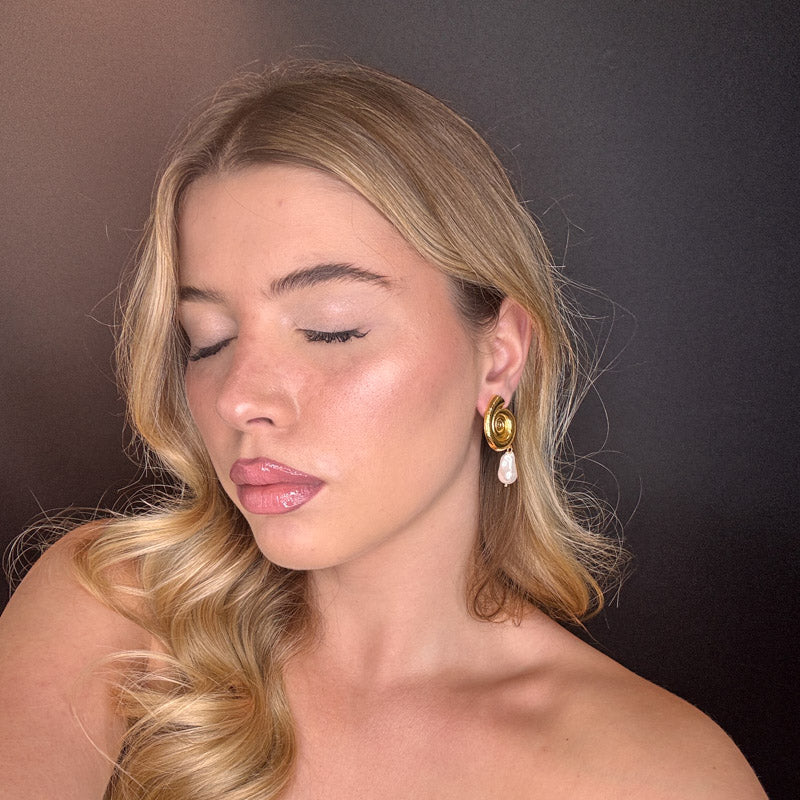 Conchiglia con perlina irregolare