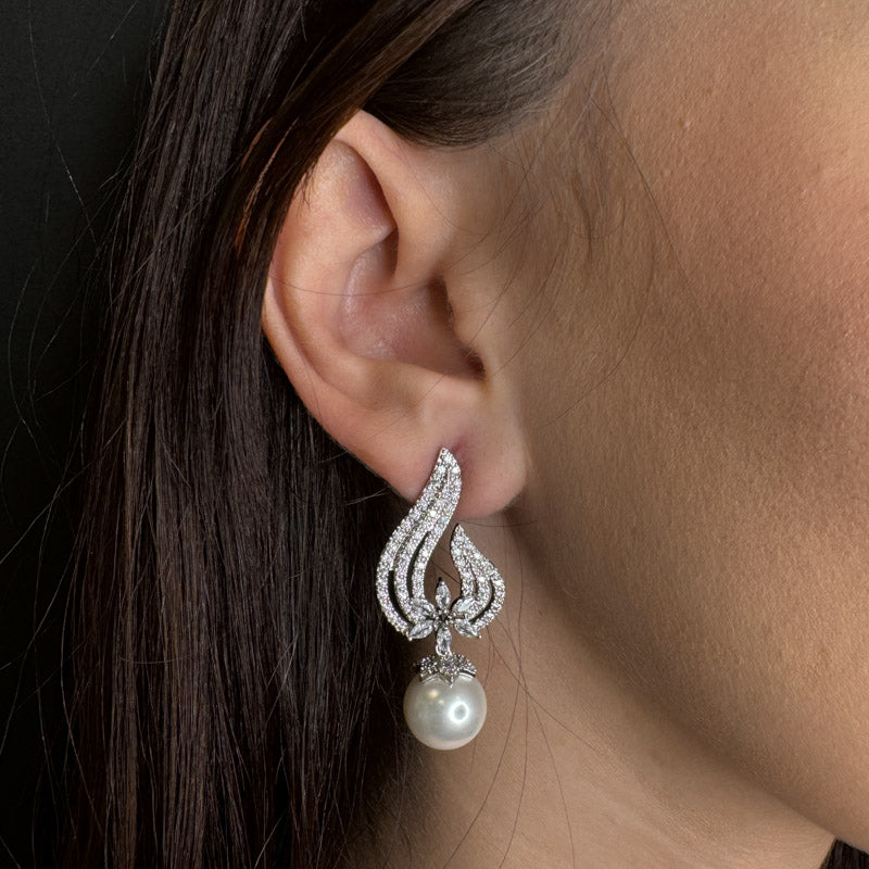 Palestro Milano Orecchini Virgola di pavè con perla