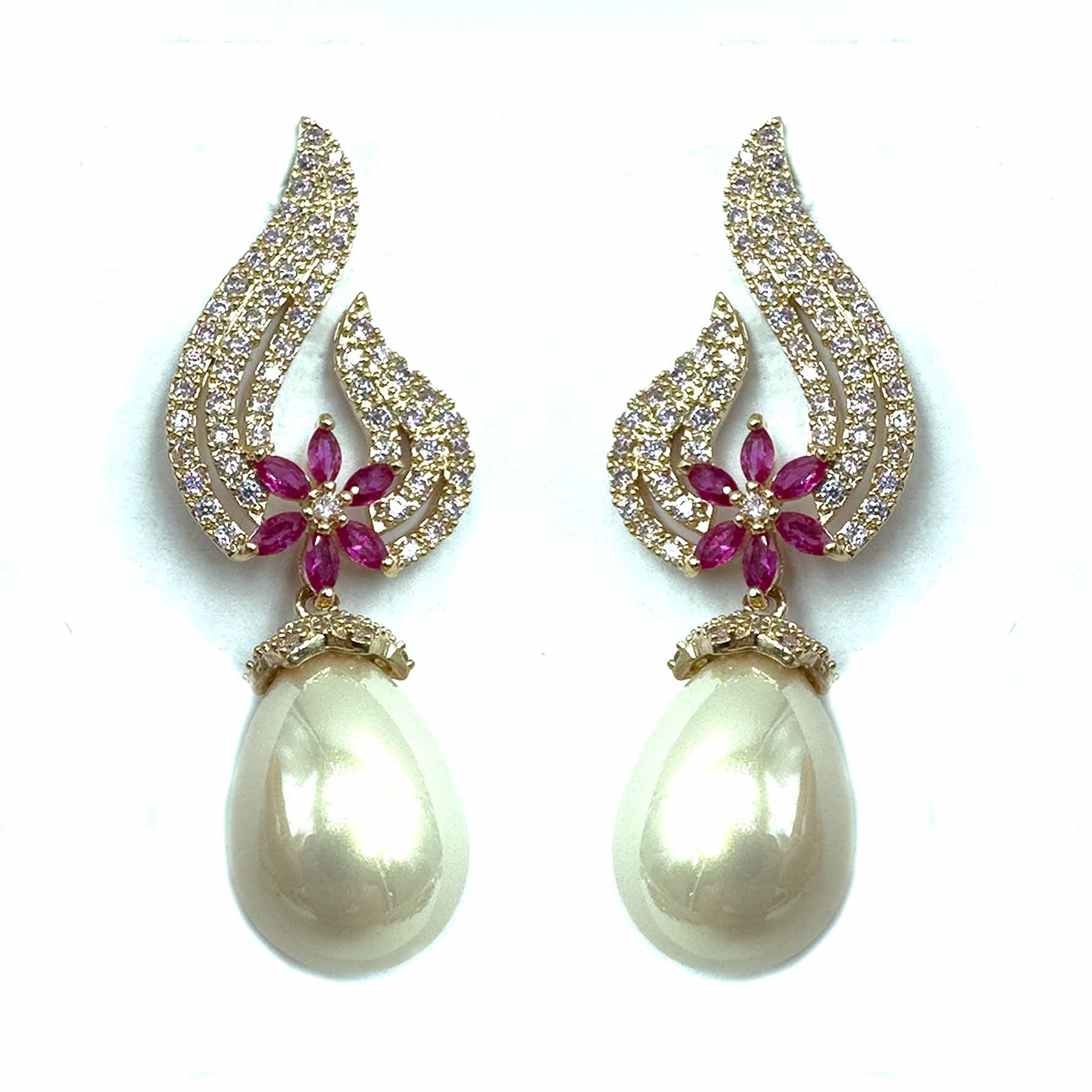 Palestro Milano Orecchini Virgola di pavè con perla - pink edition