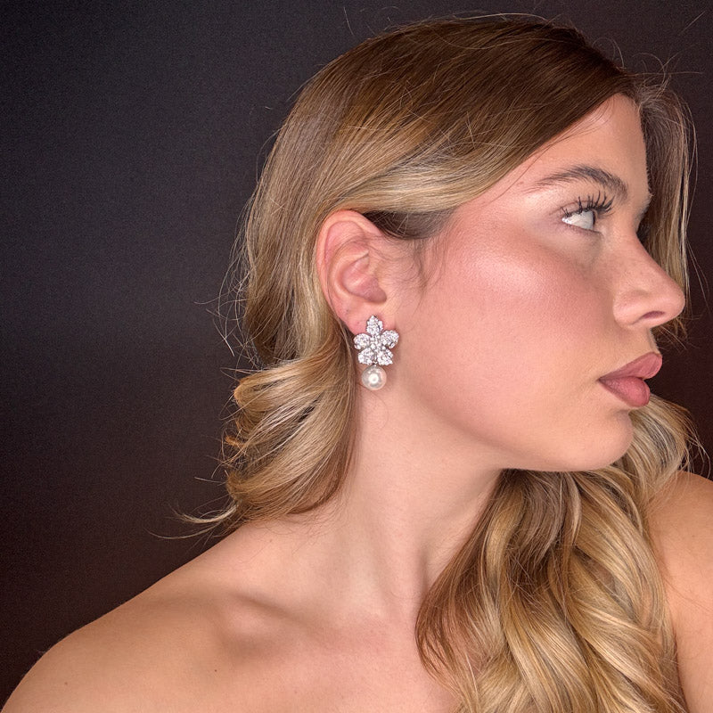 Palestro Milano Orecchini Fiore di Zirconi con Perla