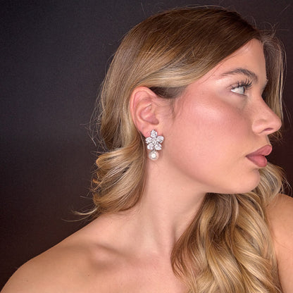 Palestro Milano Orecchini Fiore di Zirconi con Perla