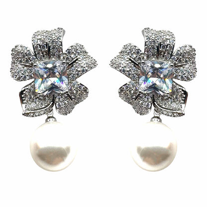 Fiore pistillo di pavè con perla