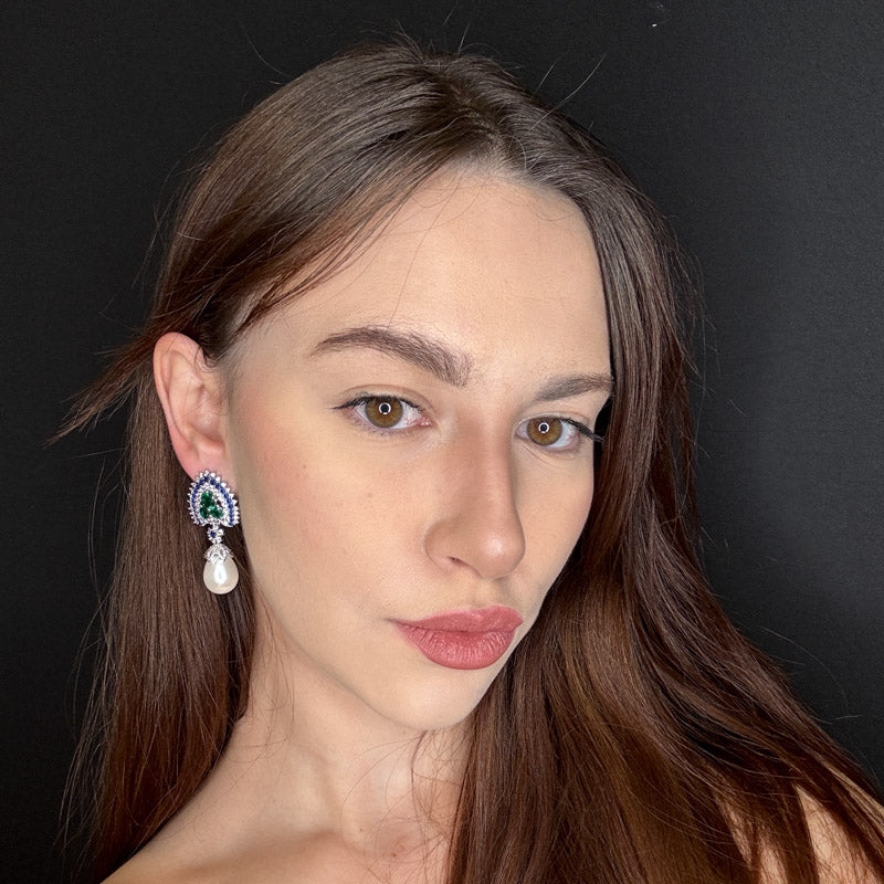 Pavone con perla pendente