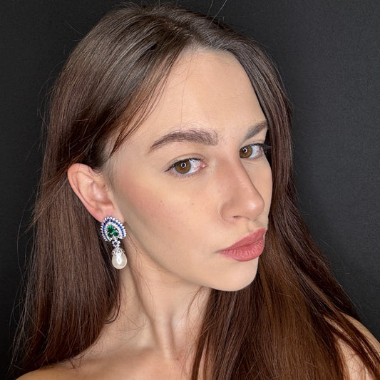 Pavone con perla pendente