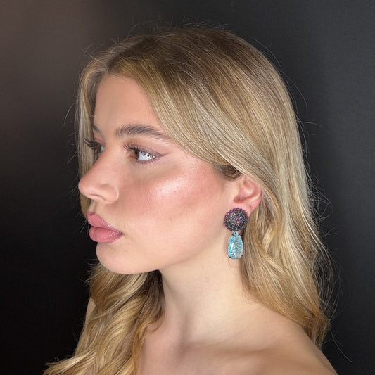 Fiore con goccia azzurra