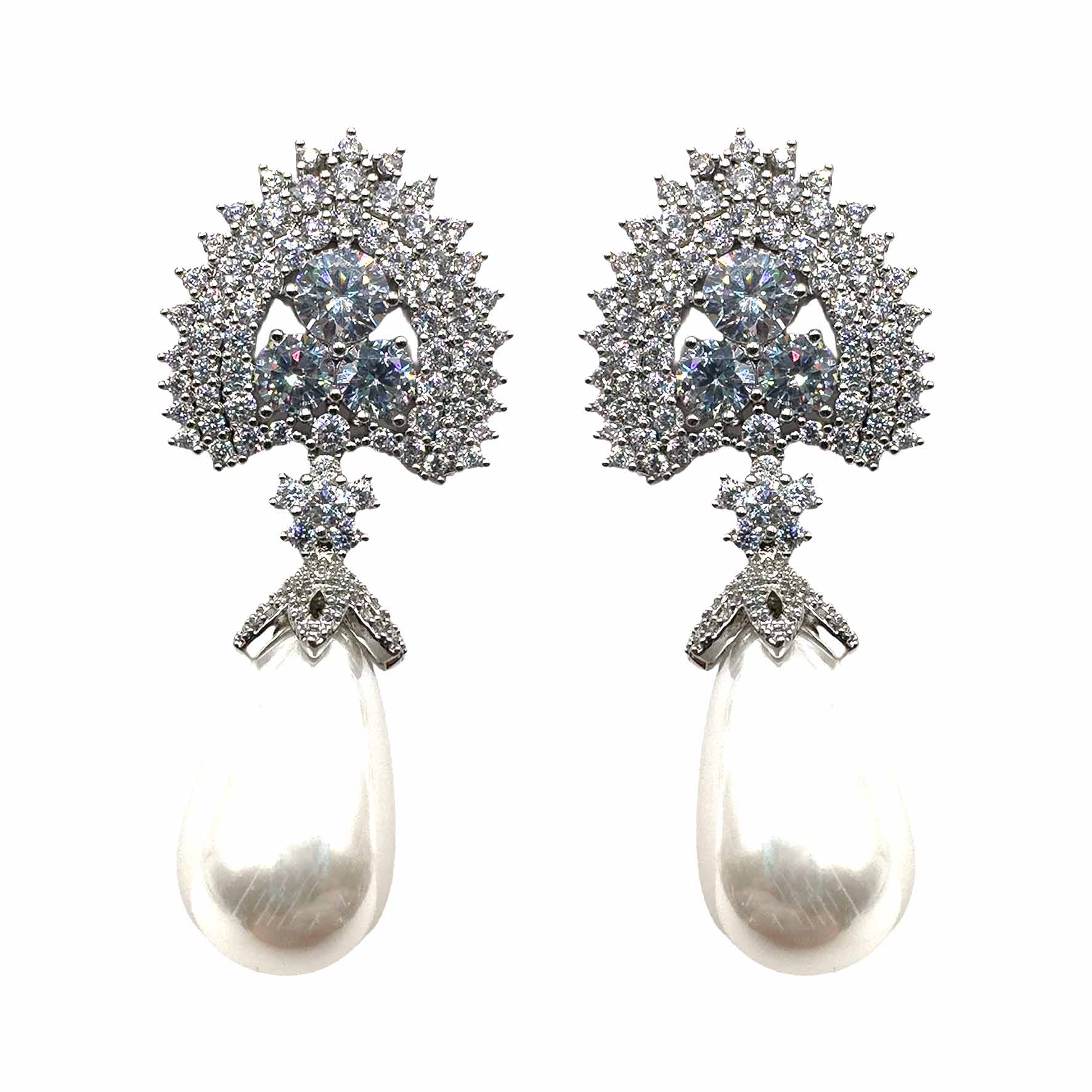 Pavone con perla pendente
