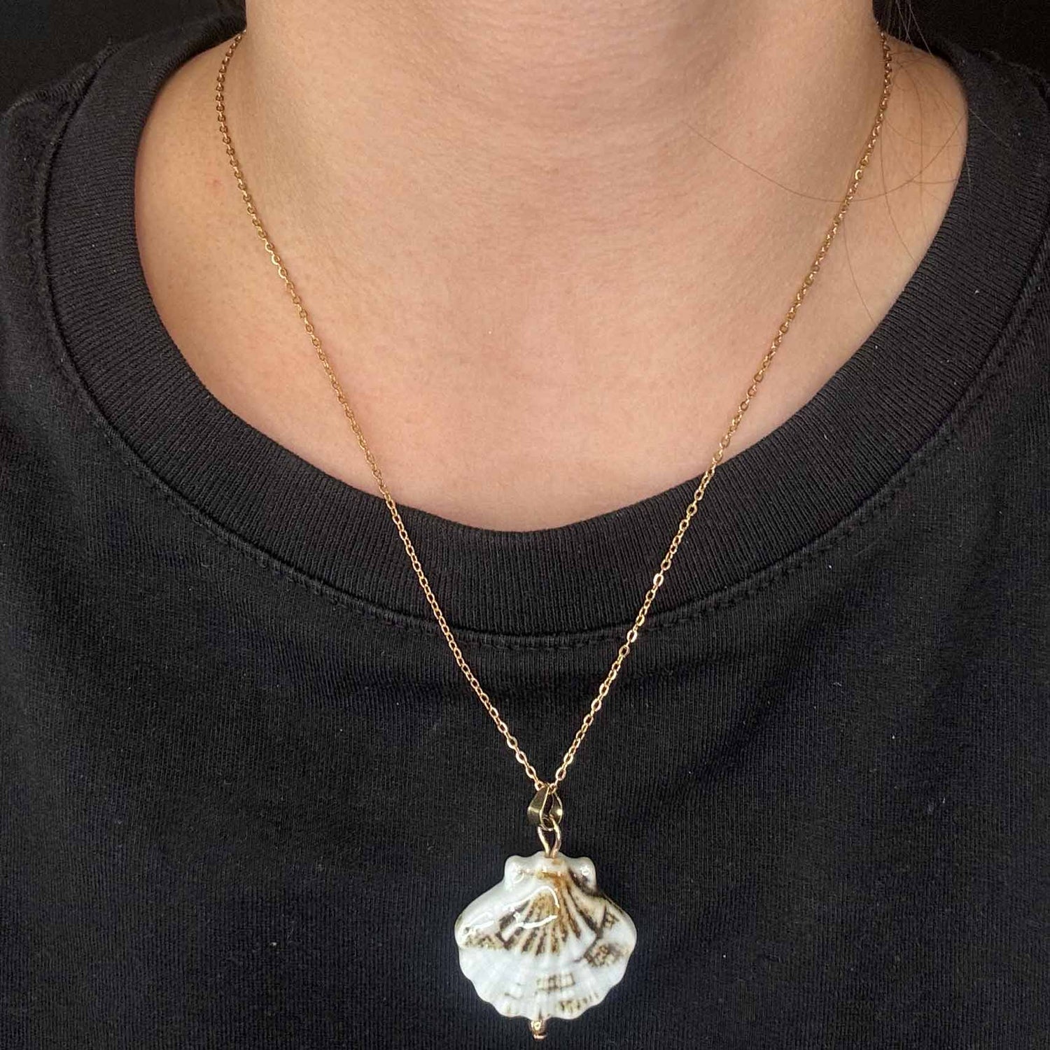 Collana di Conchiglie Dipinte
