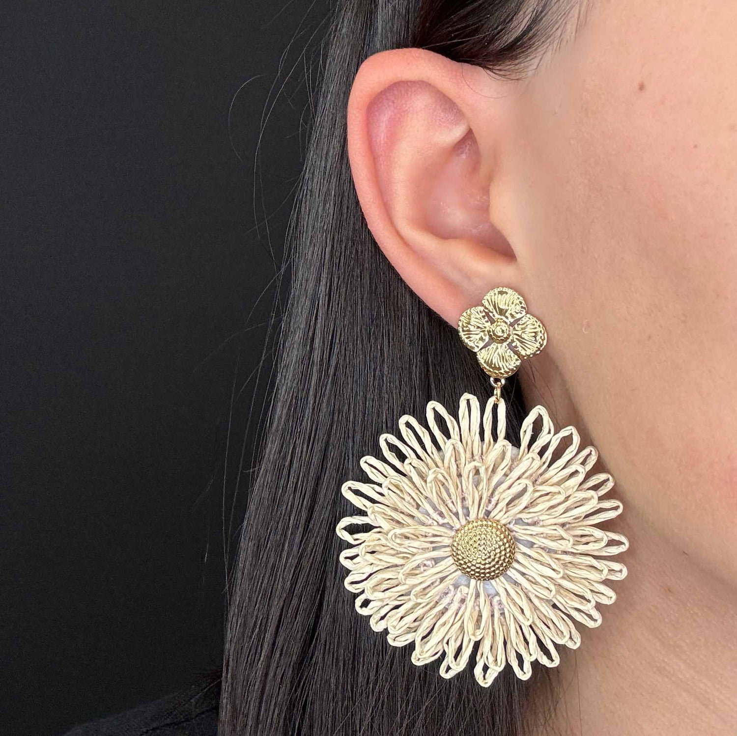 Daisy in Rafia