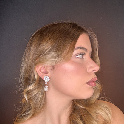 Palestro Milano Orecchini Mini Fiore Pendente con Perla
