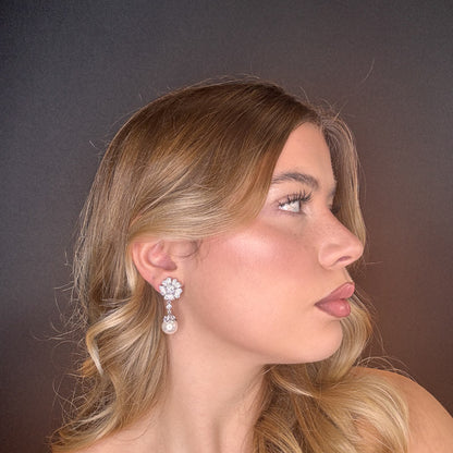 Palestro Milano Orecchini Mini Fiore Pendente con Perla