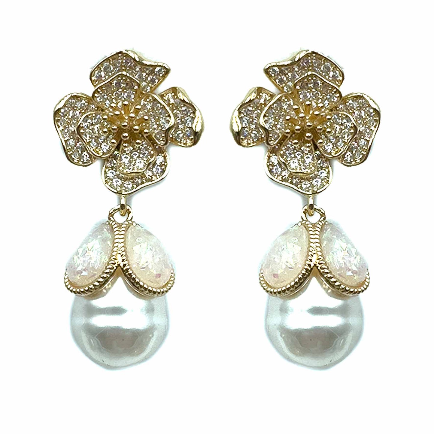 Palestro Milano Orecchini Cristallo ed opalescente Peonia di pavè con perla pendente