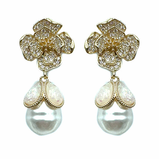 Palestro Milano Orecchini Cristallo ed opalescente Peonia di pavè con perla pendente