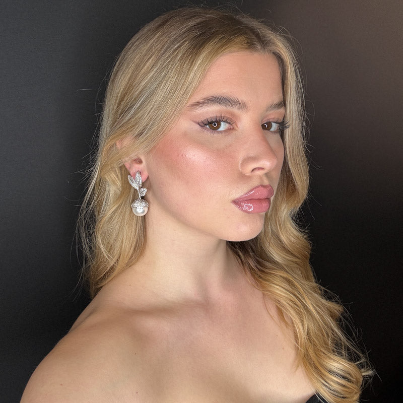 Palestro Milano Orecchini Foglie di pavè con perla