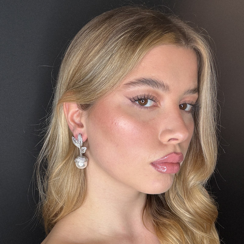 Palestro Milano Orecchini Foglie di pavè con perla