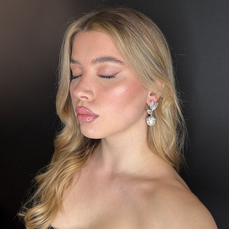 Palestro Milano Orecchini Foglie di pavè con perla