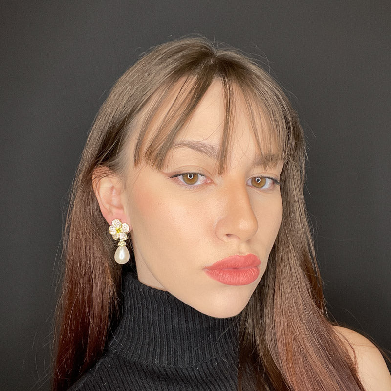 Palestro Milano Orecchini Margherite di zirconi con perla