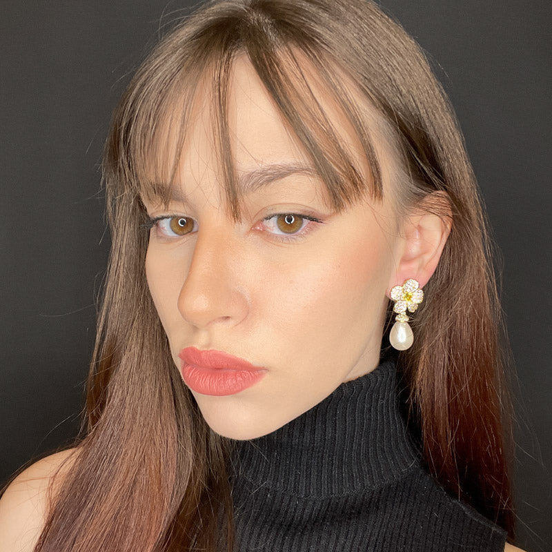 Palestro Milano Orecchini Margherite di zirconi con perla