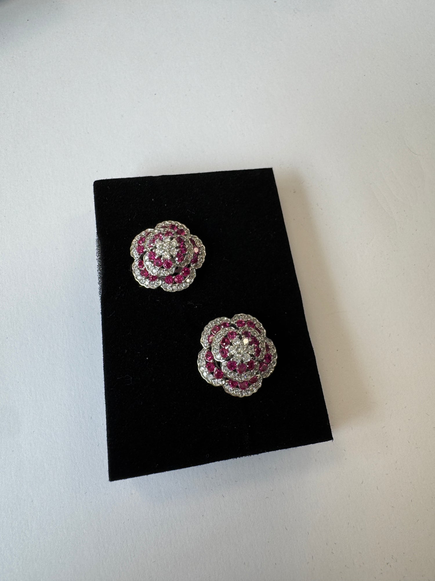 Palestro Milano Orecchini Mini roselline di pavè fucsia