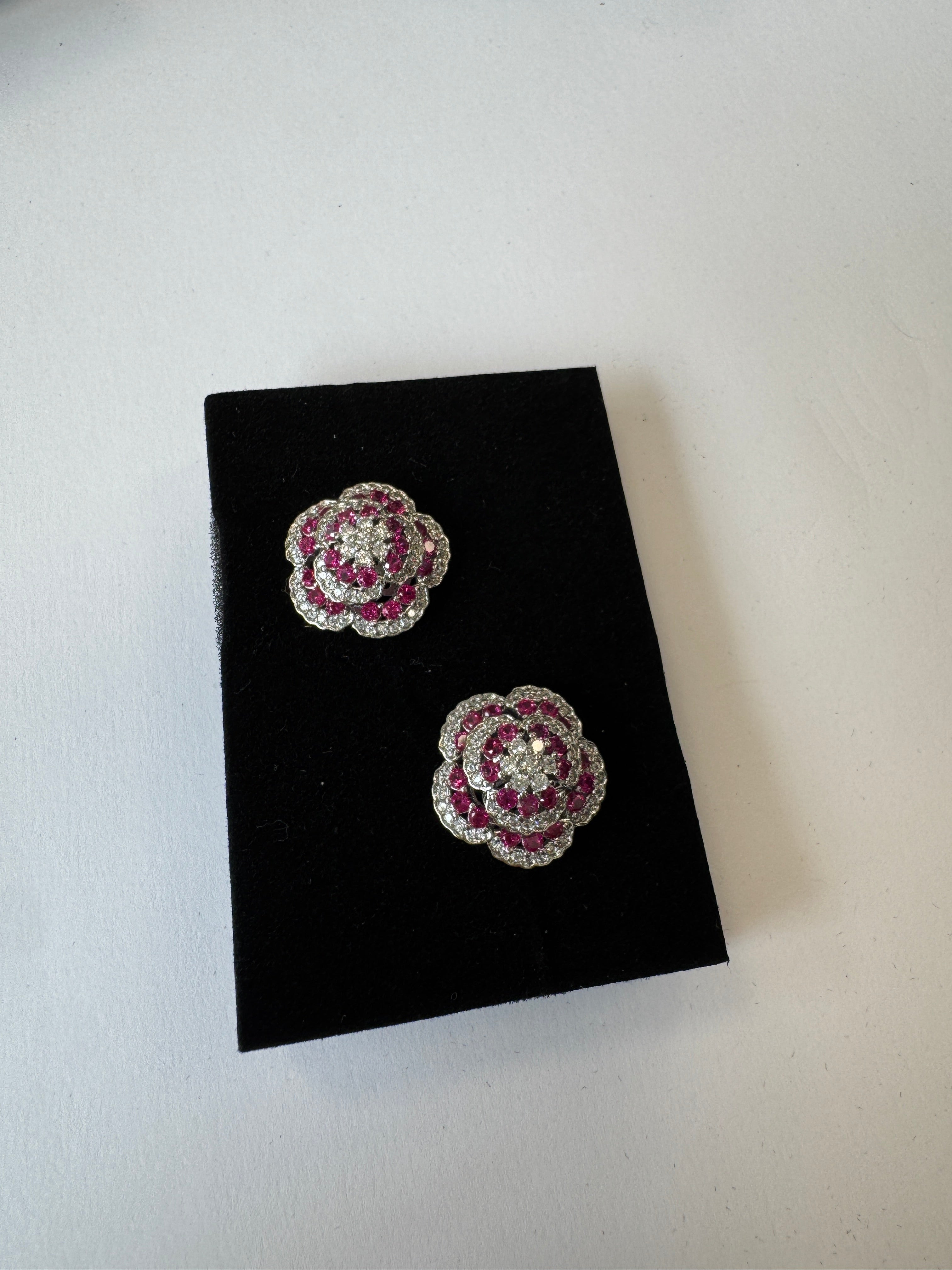 Palestro Milano Orecchini Mini roselline di pavè fucsia