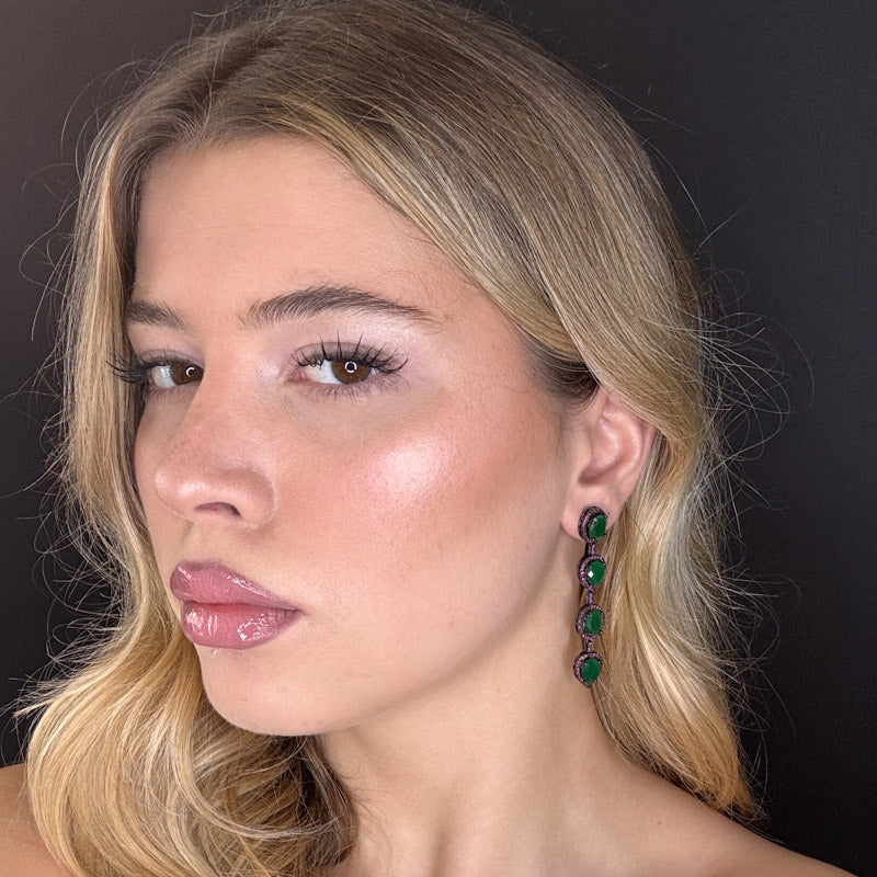 Palestro Milano Orecchini Sequenza di pietre smeraldo/fucsia
