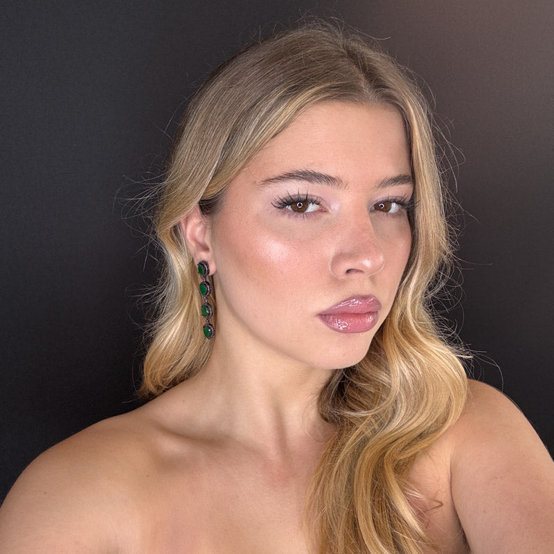 Palestro Milano Orecchini Sequenza di pietre smeraldo/fucsia