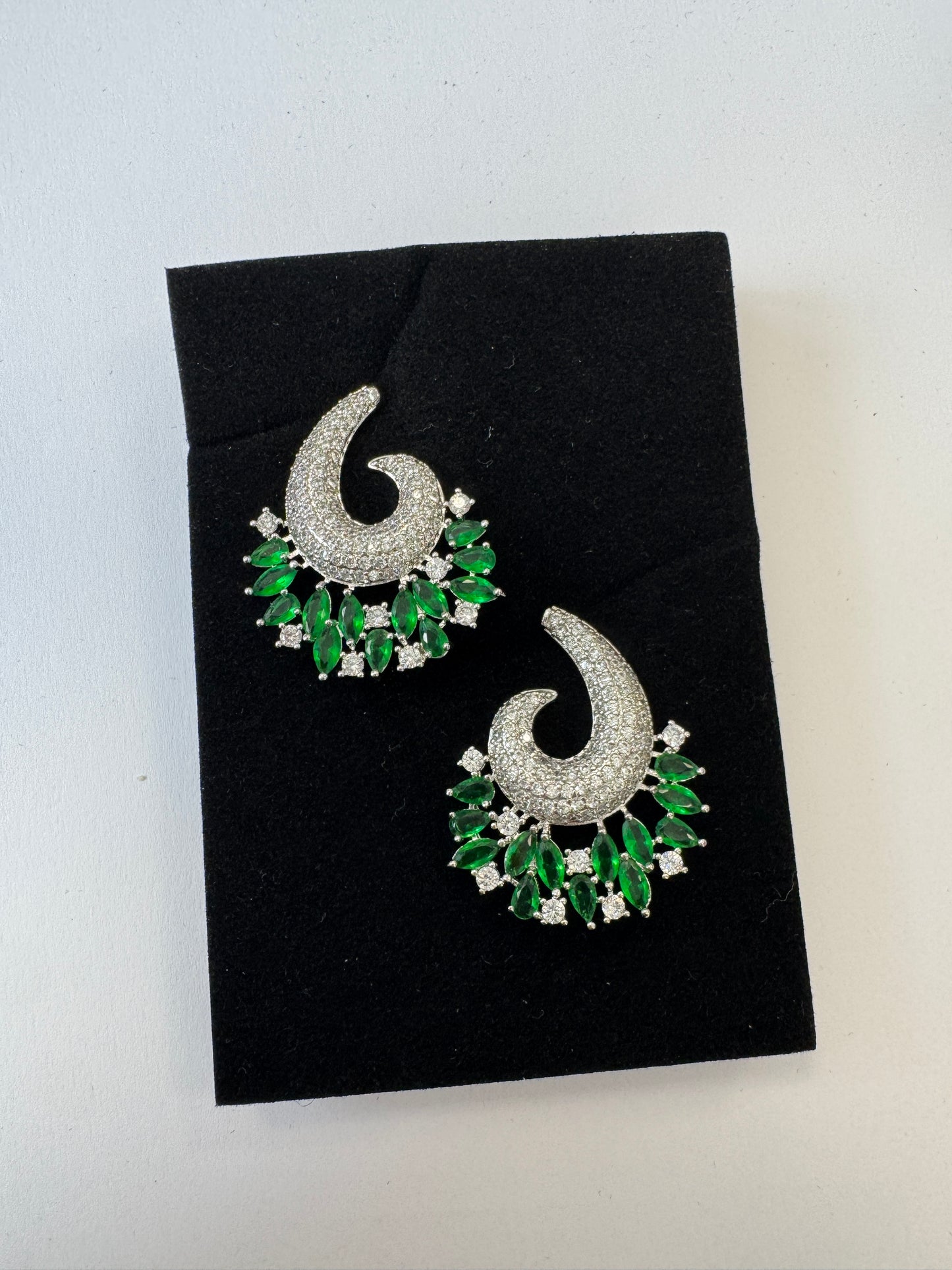 Palestro Milano Orecchini Virgola di pavè con cristalli