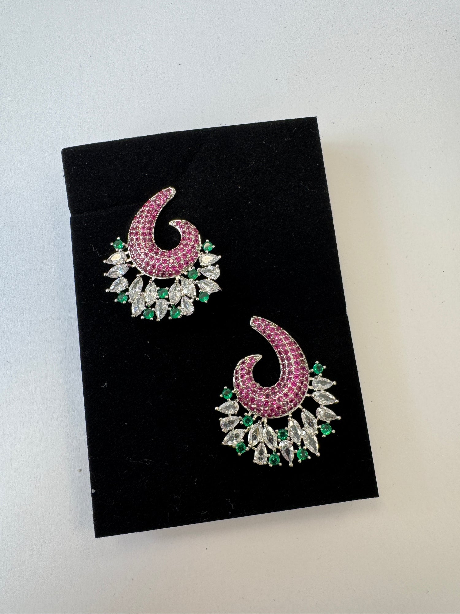 Palestro Milano Orecchini Virgola di pavè con cristalli