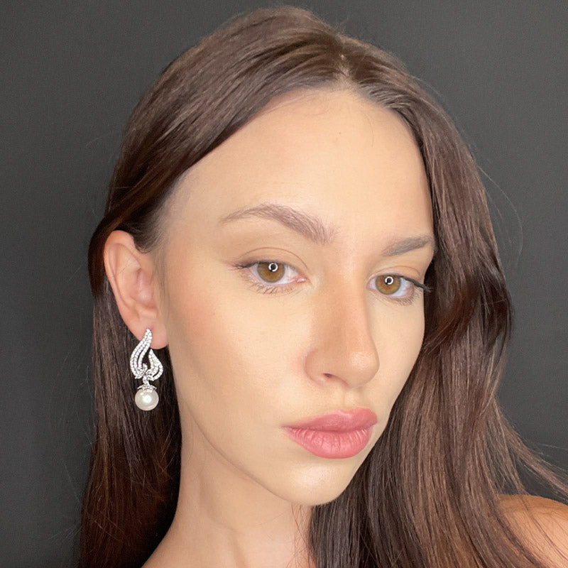 Palestro Milano Orecchini Virgola di pavè con perla