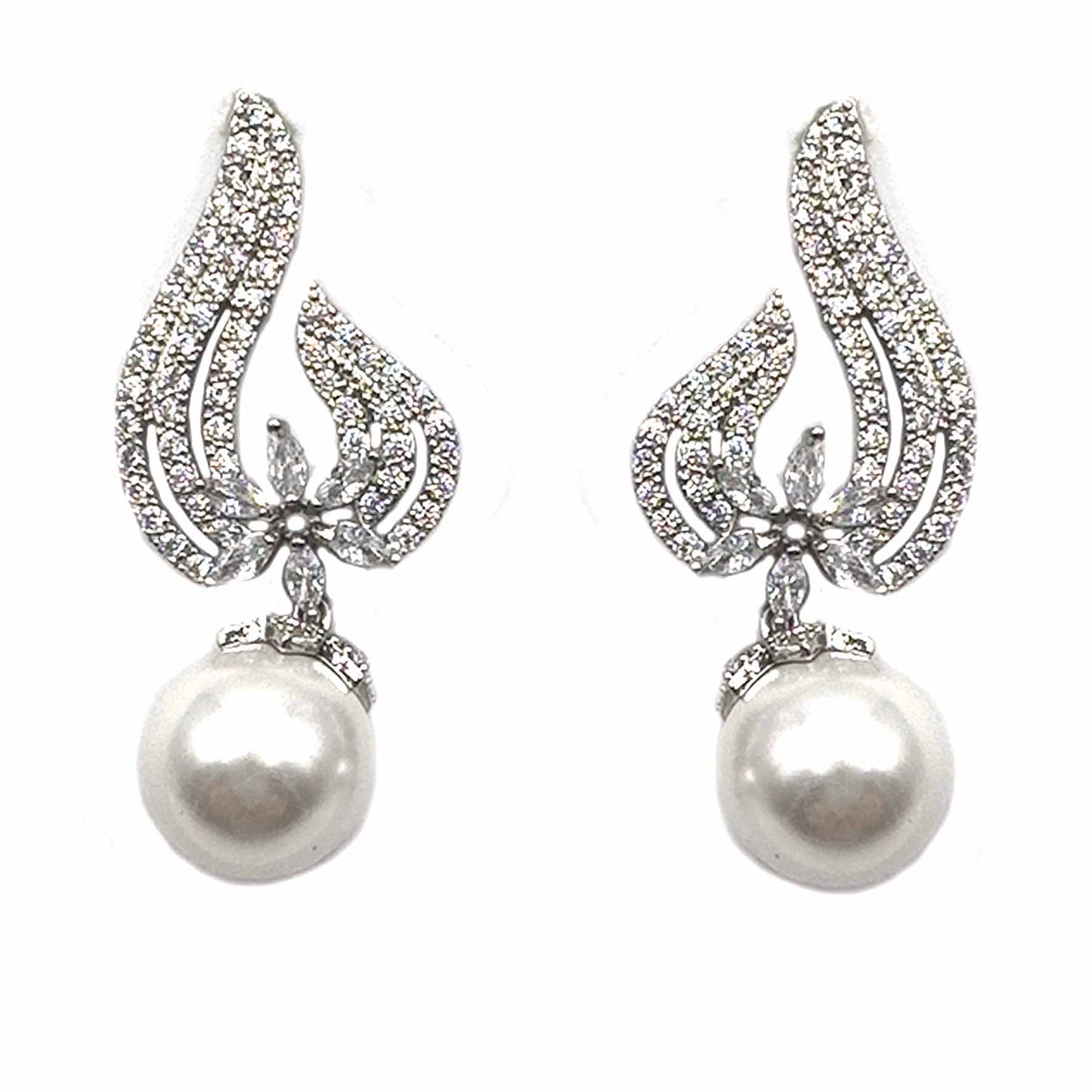 Palestro Milano Orecchini Virgola di pavè con perla