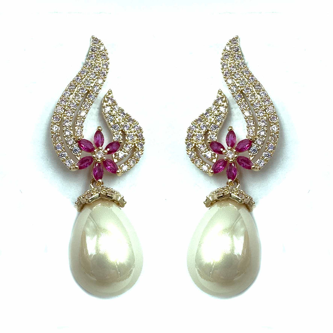 Palestro Milano Orecchini Virgola di pavè con perla - pink edition