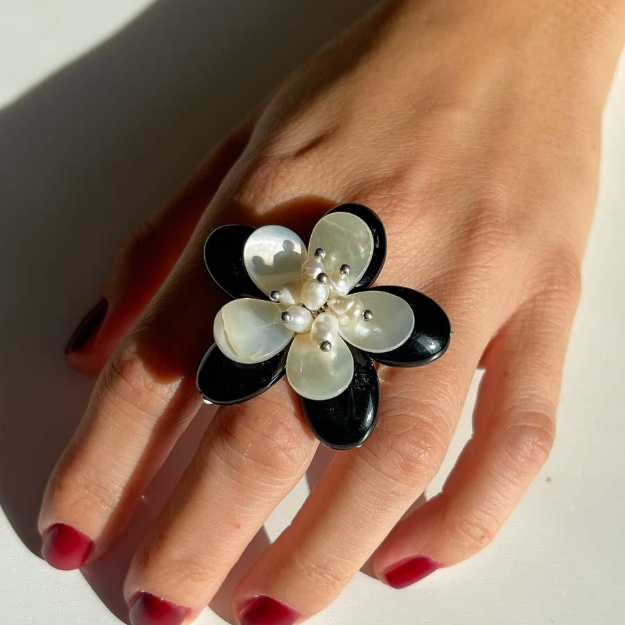 Palestro Milano Anelli Bianco e Nero Margherita