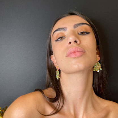 Palestro Milano Orecchini Pino con palline di Natale